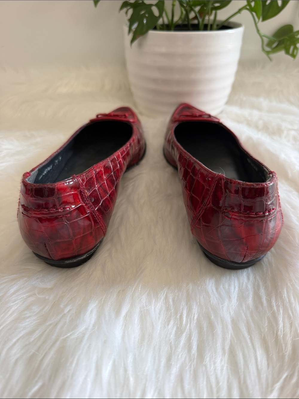 Stuart Weitzman Red Croc-Embossed Pointed Toe Flats with Knot Accent - Picture 5 of 14